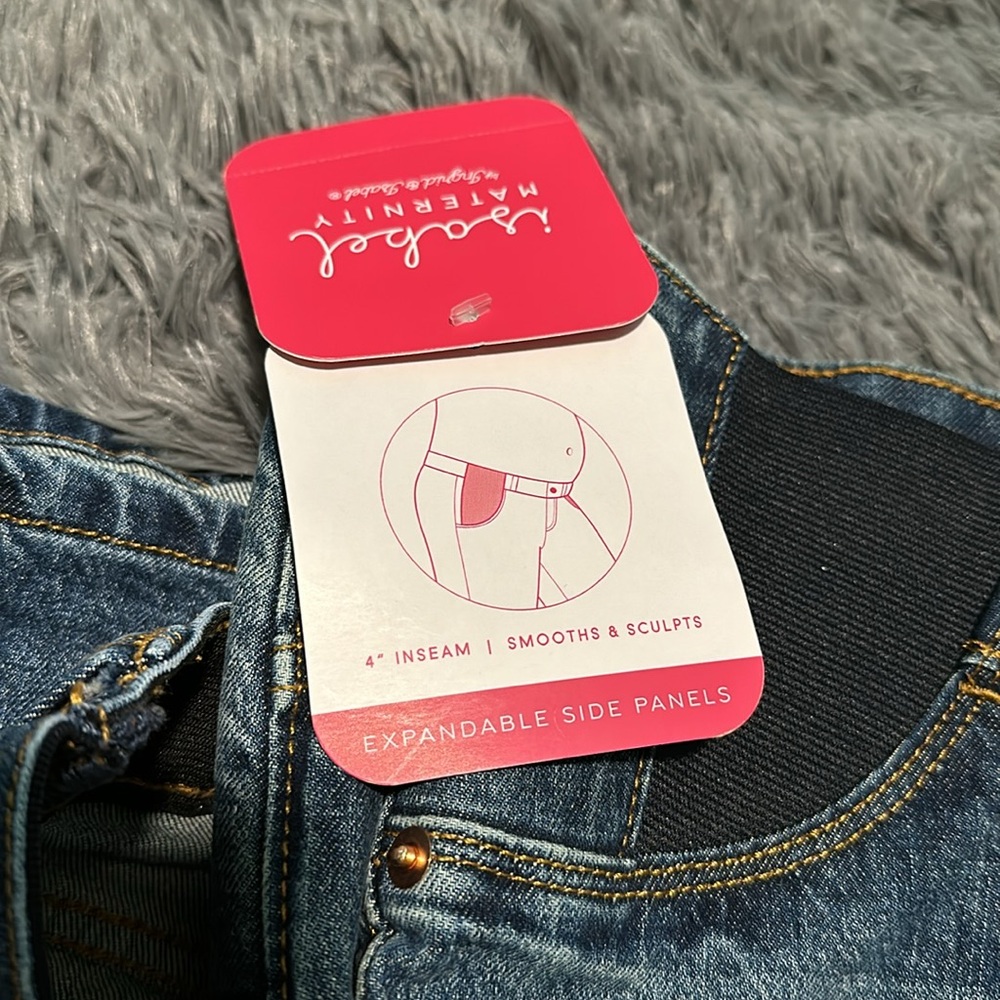 2 Pairs of Maternity Shorts - Picture 7 of 8